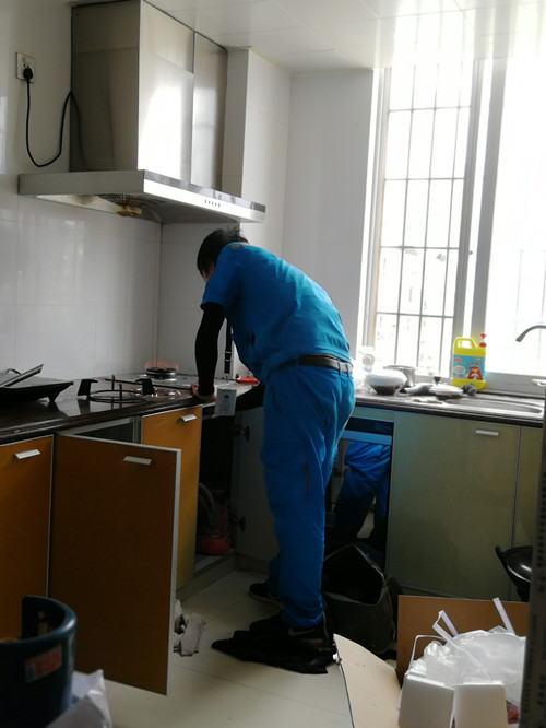 正在進行最后的調試工作_副本.jpg 正在進行最后的調試工作_副本.jpg