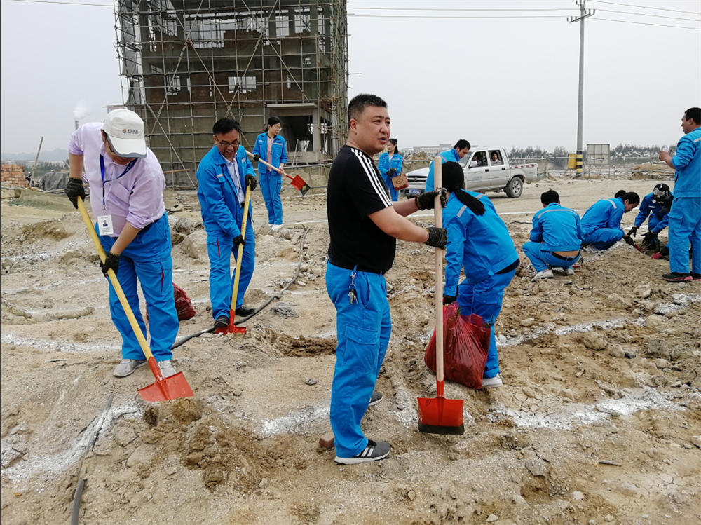 2018年4月12日 燃情莆田 綠滿港城”——曠遠(yuǎn)能源組織開展義務(wù)植樹活動 2018年4月12日 燃情莆田 綠滿港城”——曠遠(yuǎn)能源組織開展義務(wù)植樹活動
